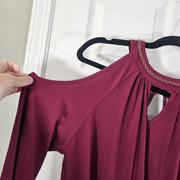 Tempted Hearts Burgundy Long Sleeve Cold Shoulder Lace Shirt Size Large - Picture 3 of 15